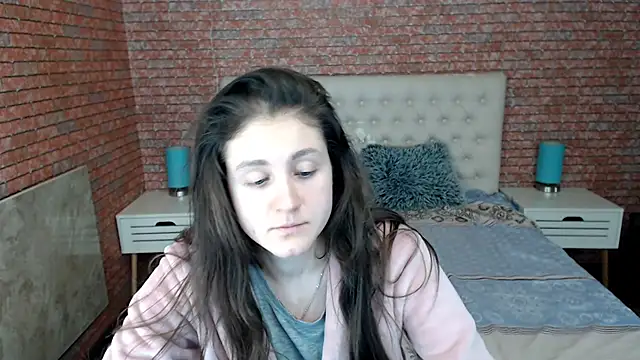 Holliy Cooper online show from February 8, 2025, 12:39 pm