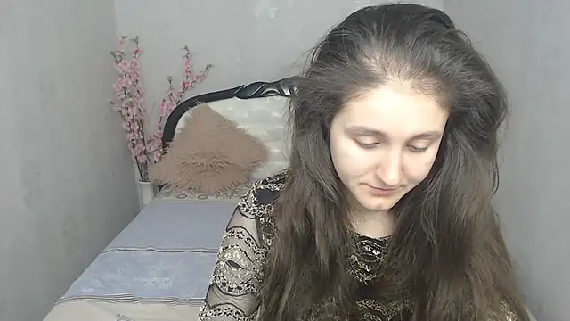 Holliy Cooper online show from March 5, 2025, 9:38 am