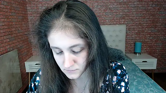 Holliy Cooper online show from March 17, 2025, 1:18 pm