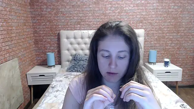 Holliy Cooper online show from September 13, 2025, 8:14 am