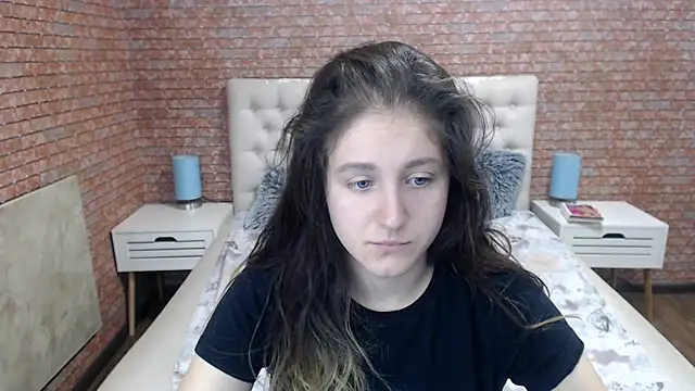 Holliy Cooper online show from September 17, 2025, 6:59 am