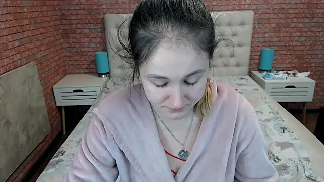 Holliy Cooper online show from October 15, 2025, 7:52 am