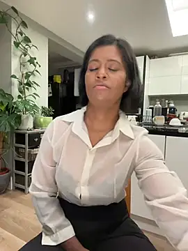 RoseMelanie online show from December 12, 2024, 7:30 am