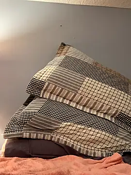 Dylanyes online show from September 18, 2025, 6:26 am