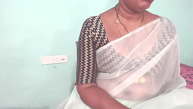 shrutitelugu69 online show from April 18, 2026, 4:44 pm