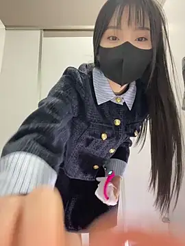 Asia-Lynn online show from November 26, 2025, 10:49 am