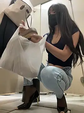 Asia-Lynn online show from April 3, 2026, 12:25 pm