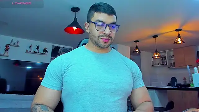 Snapshot of Michael_Diamond chatting on December 7, 2024, 3:25 am Michael Diamond online show from December 7, 2024, 3:25 am