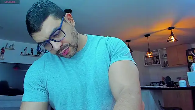 Snapshot of Michael_Diamond chatting on December 19, 2024, 2:12 am Michael Diamond online show from December 19, 2024, 2:12 am