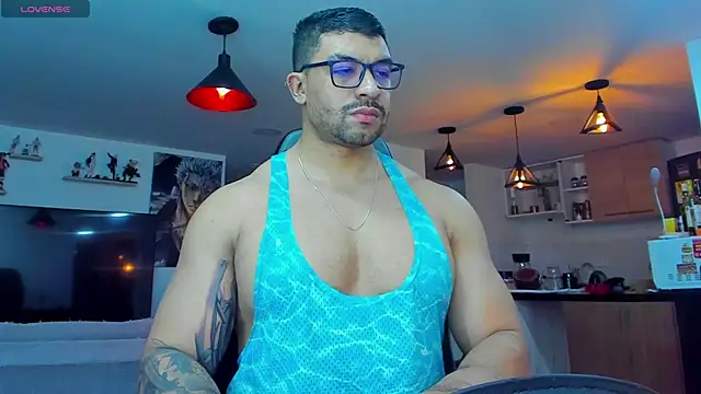 Snapshot of Michael_Diamond chatting on January 1, 2025, 12:43 am Michael Diamond online show from January 1, 2025, 12:43 am