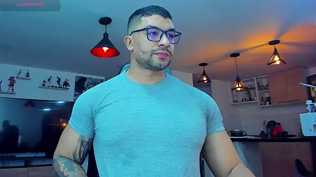 Snapshot of Michael_Diamond chatting on January 17, 2025, 3:23 am Michael Diamond online show from January 17, 2025, 3:23 am