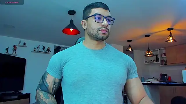 Snapshot of Michael_Diamond chatting on February 10, 2025, 12:30 am Michael Diamond online show from February 10, 2025, 12:30 am