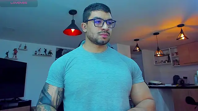 Snapshot of Michael_Diamond chatting on February 13, 2025, 2:23 am Michael Diamond online show from February 13, 2025, 2:23 am