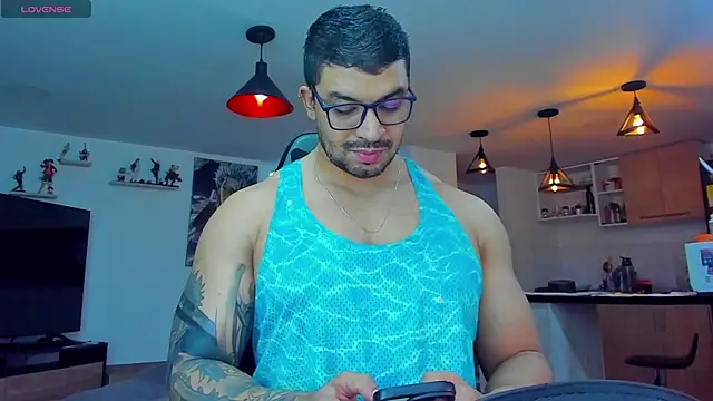 Snapshot of Michael_Diamond chatting on February 14, 2025, 2:39 am Michael Diamond online show from February 14, 2025, 2:39 am