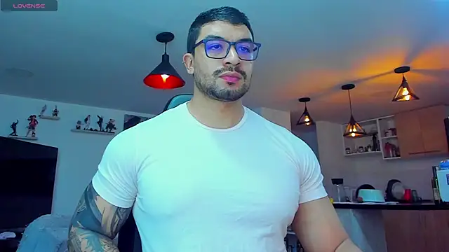 Snapshot of Michael_Diamond chatting on February 18, 2025, 2:38 am Michael Diamond online show from February 18, 2025, 2:38 am