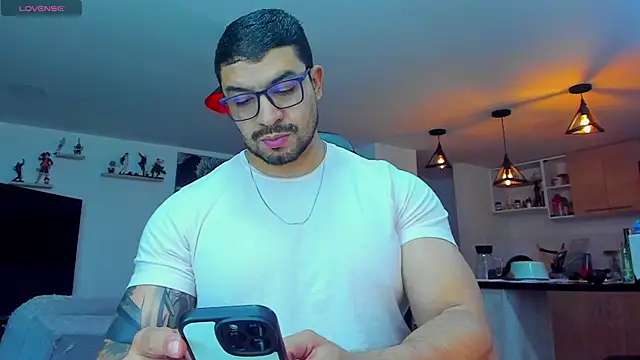 Snapshot of Michael_Diamond chatting on February 19, 2025, 3:17 am Michael Diamond online show from February 19, 2025, 3:17 am