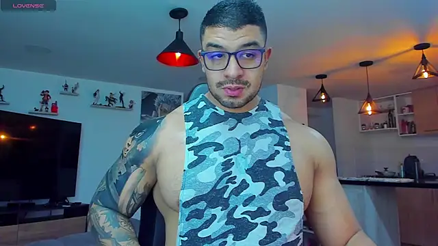 Snapshot of Michael_Diamond chatting on February 28, 2025, 2:20 am Michael Diamond online show from February 28, 2025, 2:20 am