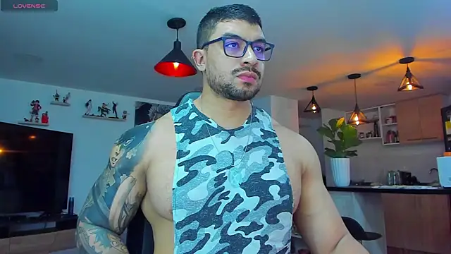 Snapshot of Michael_Diamond chatting on March 10, 2025, 2:39 am Michael Diamond online show from March 10, 2025, 2:39 am