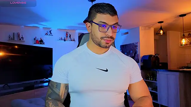 Snapshot of Michael_Diamond chatting on September 22, 2025, 12:23 am Michael Diamond online show from September 22, 2025, 12:23 am