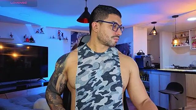 Snapshot of Michael_Diamond chatting on October 15, 2025, 2:33 am Michael Diamond online show from October 15, 2025, 2:33 am