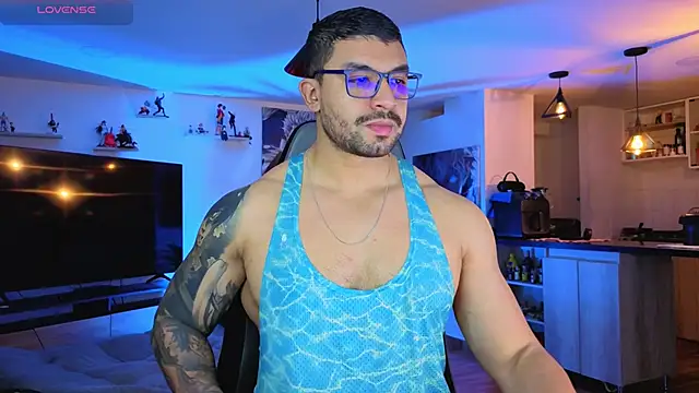 Snapshot of Michael_Diamond chatting on October 17, 2025, 1:09 am Michael Diamond online show from October 17, 2025, 1:09 am