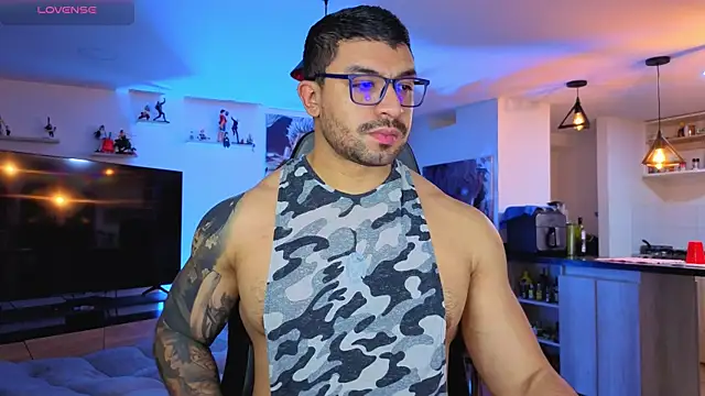 Snapshot of Michael_Diamond chatting on October 20, 2025, 2:45 am Michael Diamond online show from October 20, 2025, 2:45 am