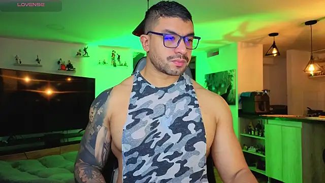 Snapshot of Michael_Diamond chatting on October 30, 2025, 1:51 am Michael Diamond online show from October 30, 2025, 1:51 am