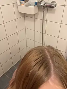 lilleambi online show from February 5, 2025, 3:23 am