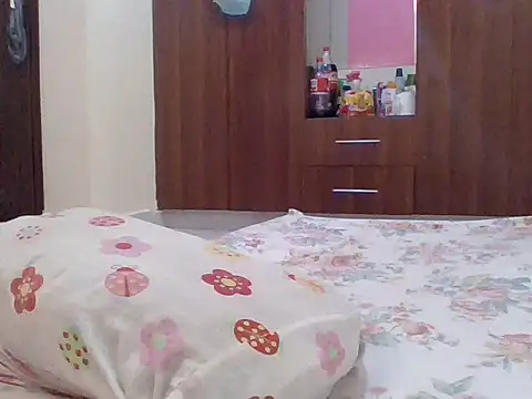 sweet-fancy online show from October 31, 2025, 7:42 am