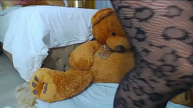 GoldenCaroline online show from March 14, 2026, 6:57 pm