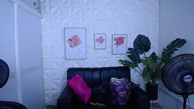 Valentinaa mature online show from September 20, 2025, 10:44 pm