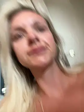 Bella-Tight online show from June 24, 2026, 5:39 am
