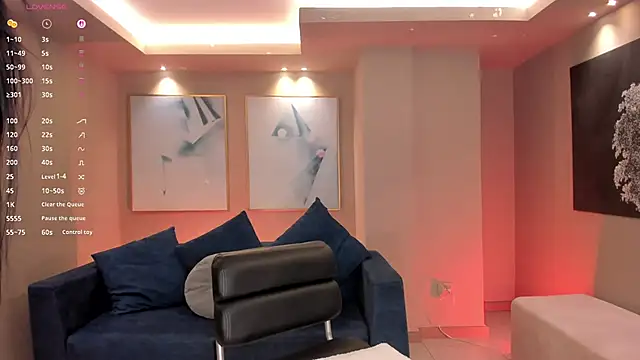 LizzHamilton   online show from November 30, 2025, 5:39 pm