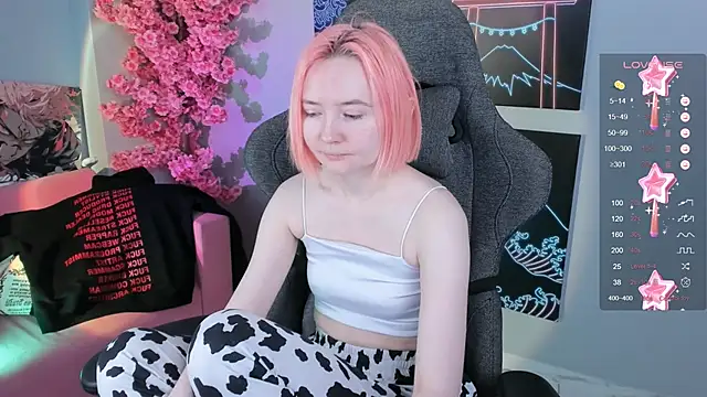 ReiYosimoto online show from October 8, 2025, 12:03 pm