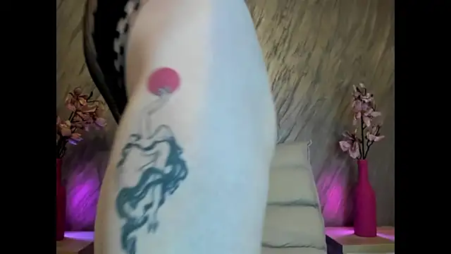 Rayanablackandwhite online show from April 9, 2026, 6:24 pm