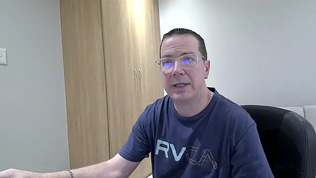 BrettJ81 online show from September 28, 2025, 1:16 pm