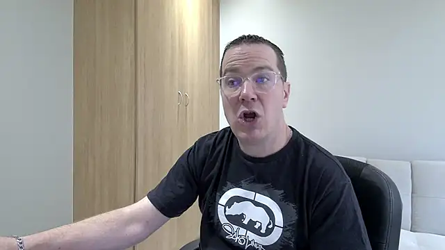 BrettJ81 online show from October 18, 2025, 10:27 am