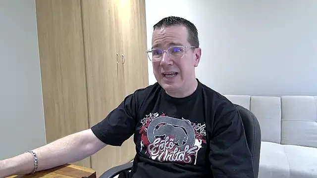 BrettJ81 online show from October 28, 2025, 3:14 pm