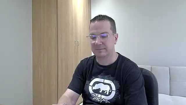 BrettJ81 online show from November 12, 2025, 3:23 pm