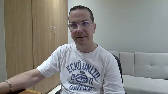 BrettJ81 online show from April 22, 2026, 3:02 pm