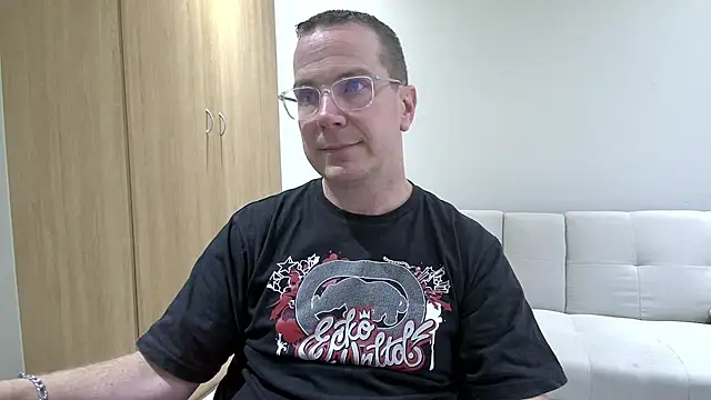 Snapshot of BrettJ81 chatting on May 27, 2026, 2:47 pm BrettJ81 online show from May 27, 2026, 2:47 pm