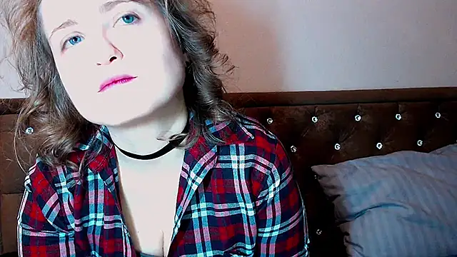Sara4uu online show from February 14, 2026, 10:50 pm