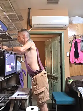 leahcimnikral online show from September 19, 2025, 1:29 am