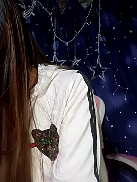   Mai-love19   online show from December 1, 2025, 10:37 pm