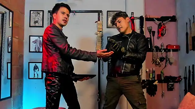 dom2travelersss online show from January 27, 2025, 11:11 pm