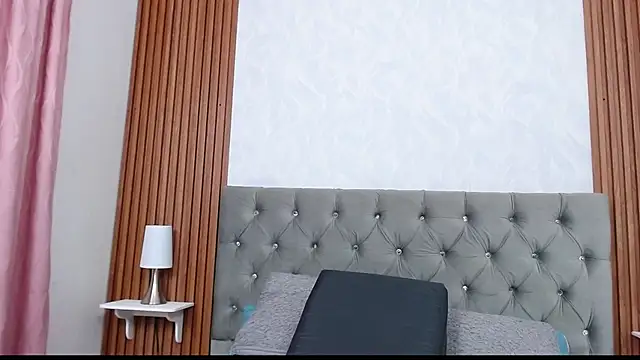 gisellsaenz online show from September 11, 2025, 7:14 pm