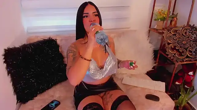Snapshot of Gypsie_velvet1 chatting on May 4, 2026, 8:27 pm Gypsie velvet1 online show from May 4, 2026, 8:27 pm