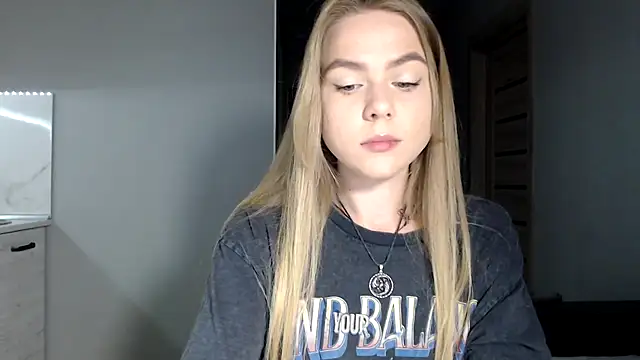 Snapshot of Sunbeam_ chatting on May 12, 2026, 8:17 pm Sunbeam online show from May 12, 2026, 8:17 pm