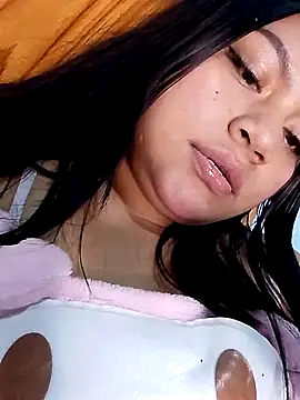 Candy chloee online show from October 7, 2025, 1:36 am