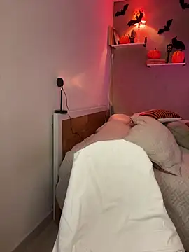 DaniDusan  online show from October 17, 2025, 12:36 am